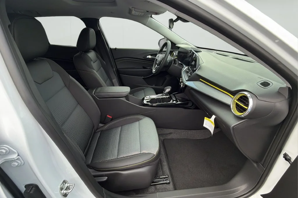 New 2026 Summit White Chevrolet LT image 15