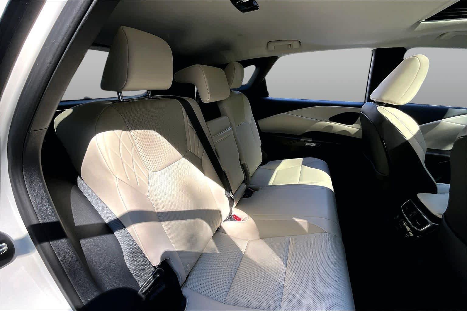 Used 2024 Eminent White Pearl Lexus Premium image 21