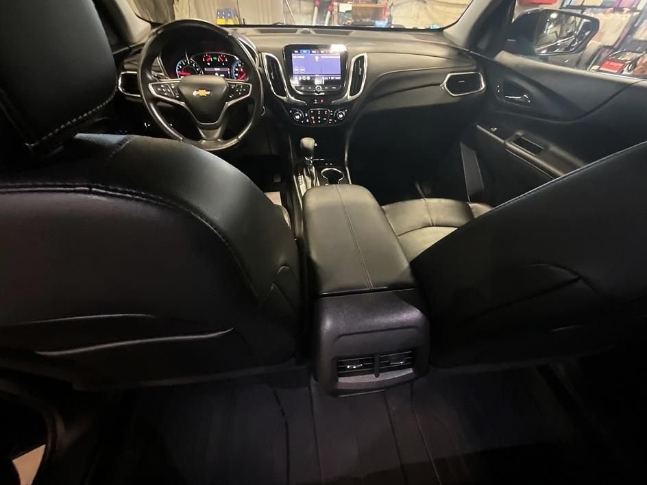Used 2022 Blue Chevrolet Premier image 3