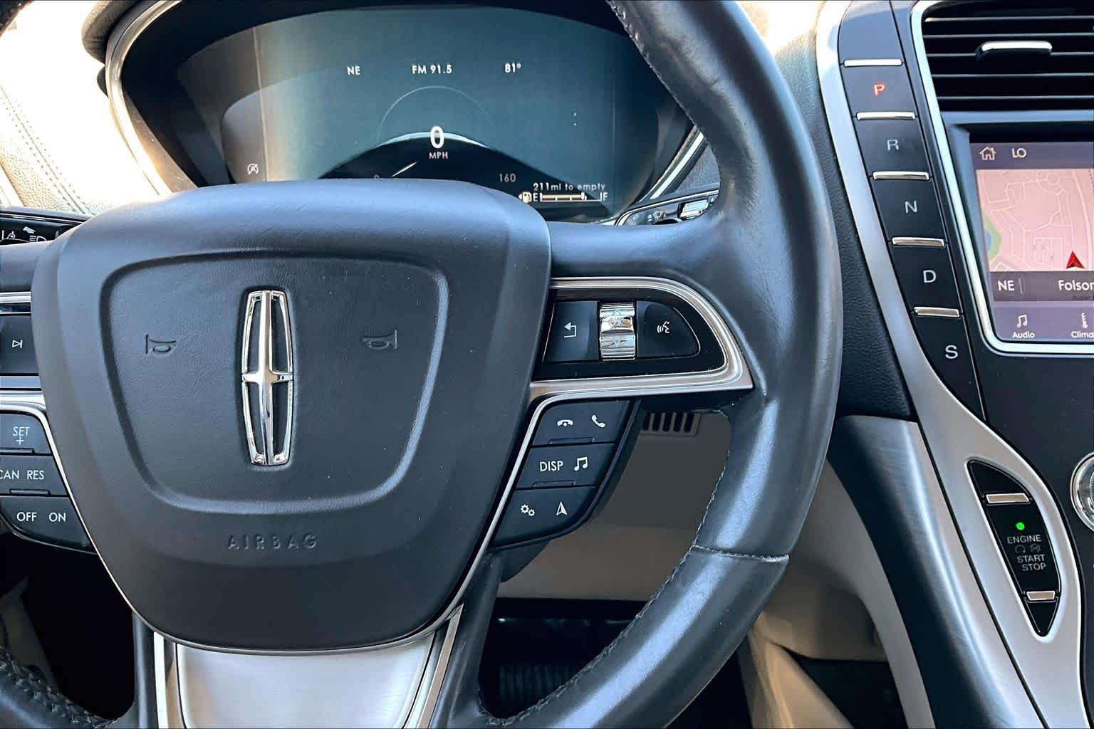 Used 2020 Pristine White Lincoln Standard image 23