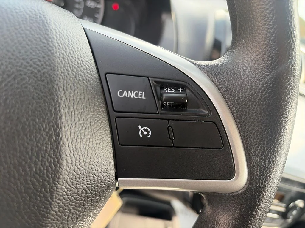 Used 2024 Silver Mitsubishi ES image 33
