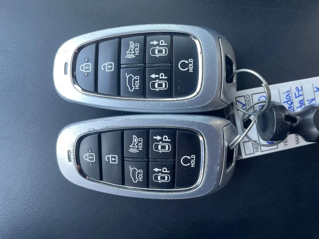 Used 2021 Black Hyundai Limited image 29