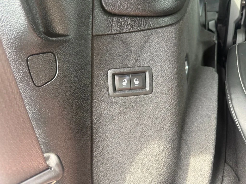 Used 2021 White/off-white Jeep Overland image 57