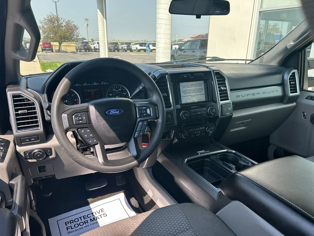 Used 2017 Magnetic Metallic Ford XLT image 9