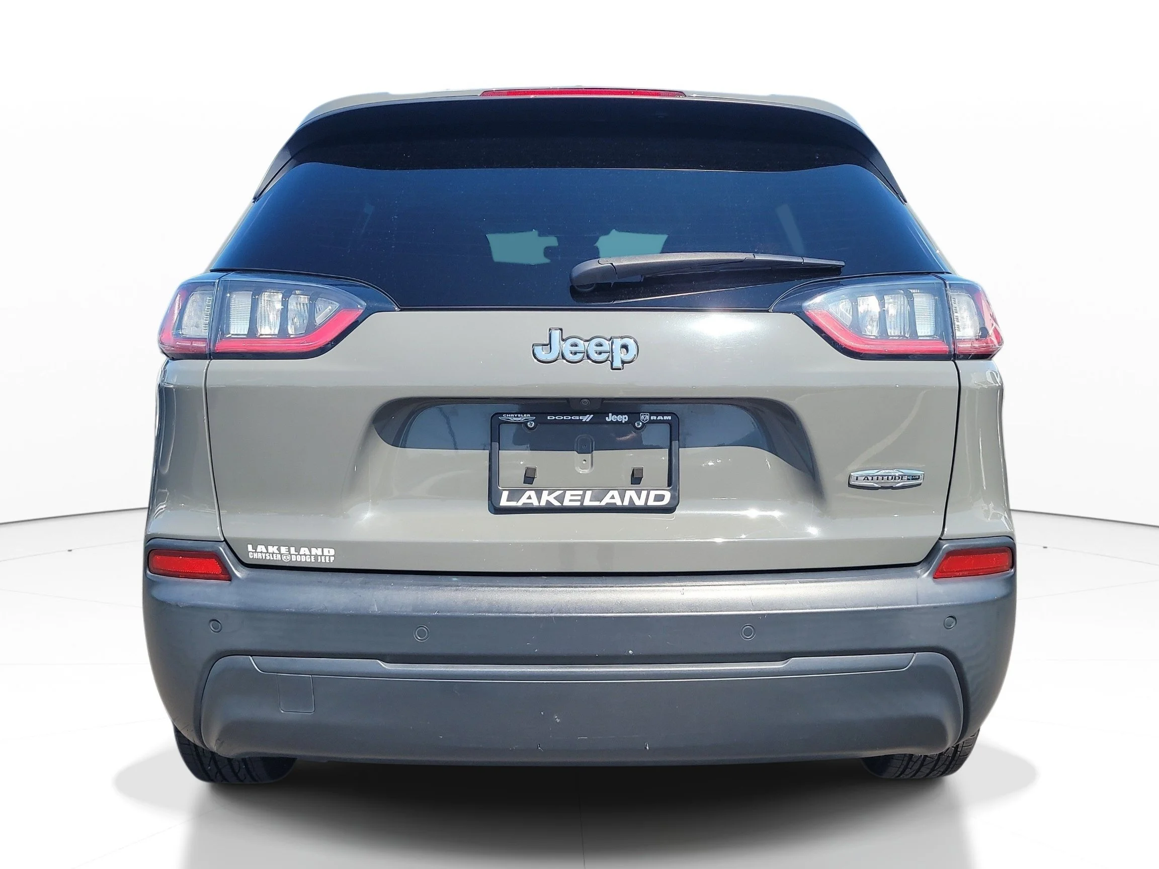 Used 2021 Sting-Gray Clearcoat Jeep Latitude Plus image 5