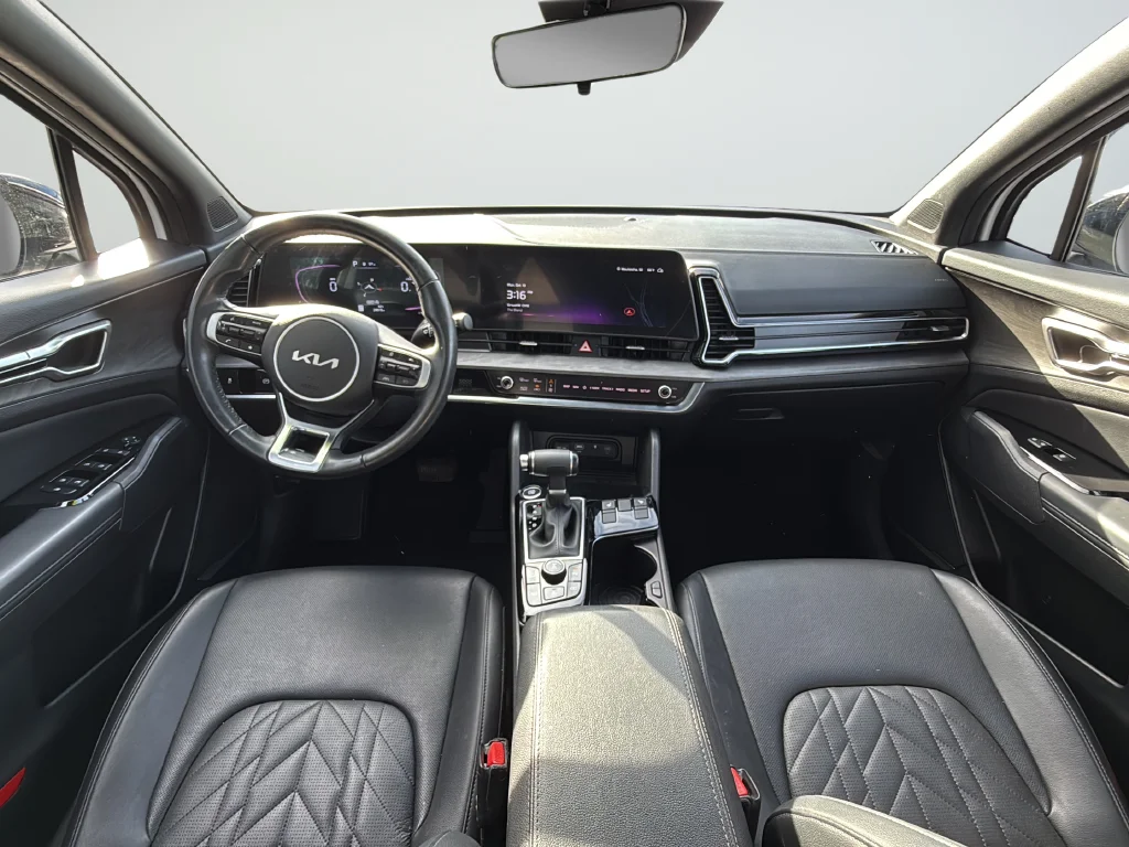 Used 2025 White Kia X-Line image 9