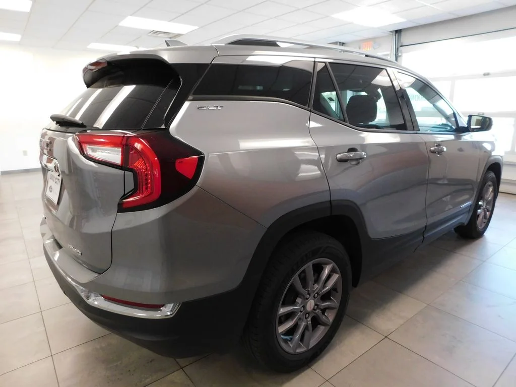 Used 2023 Sterling GMC SLT image 5