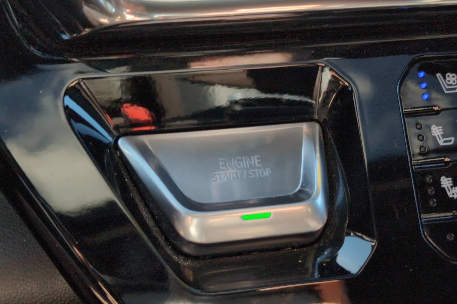 Used 2025 Downpour Metallic GMC Denali image 23