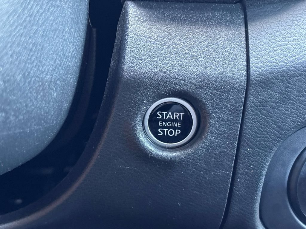 Used 2024 White Nissan PRO-4X image 28