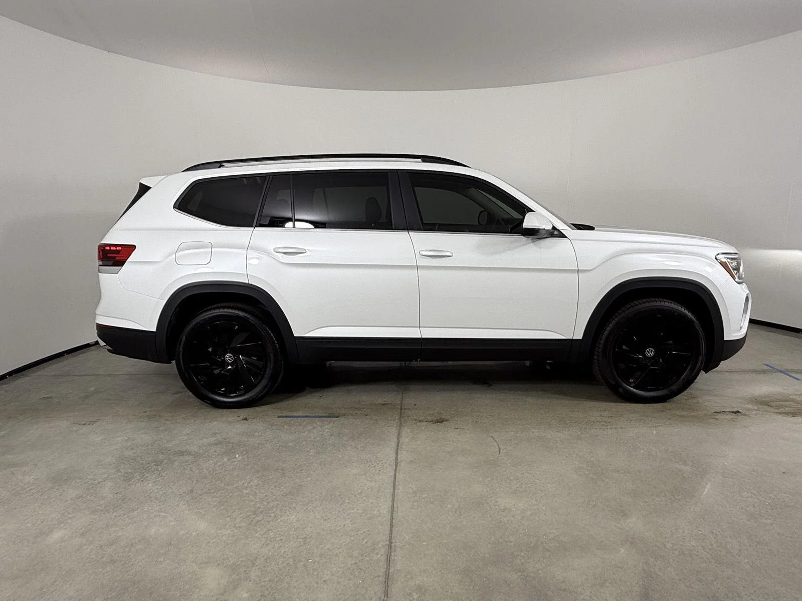 New 2026 Opal White Pearl Volkswagen 2.0T SE w/Technology image 4
