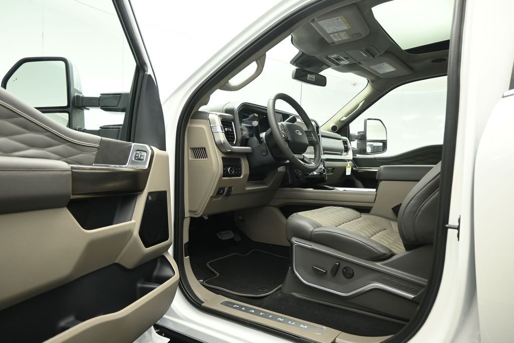New 2026 Star White Metallic Tri-Coat Ford Platinum image 6