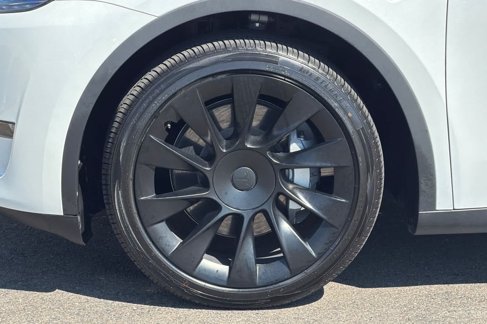 Used 2023 White Tesla  image 29