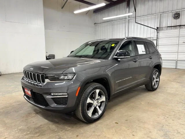 Used 2023 Gray Jeep Limited image 3