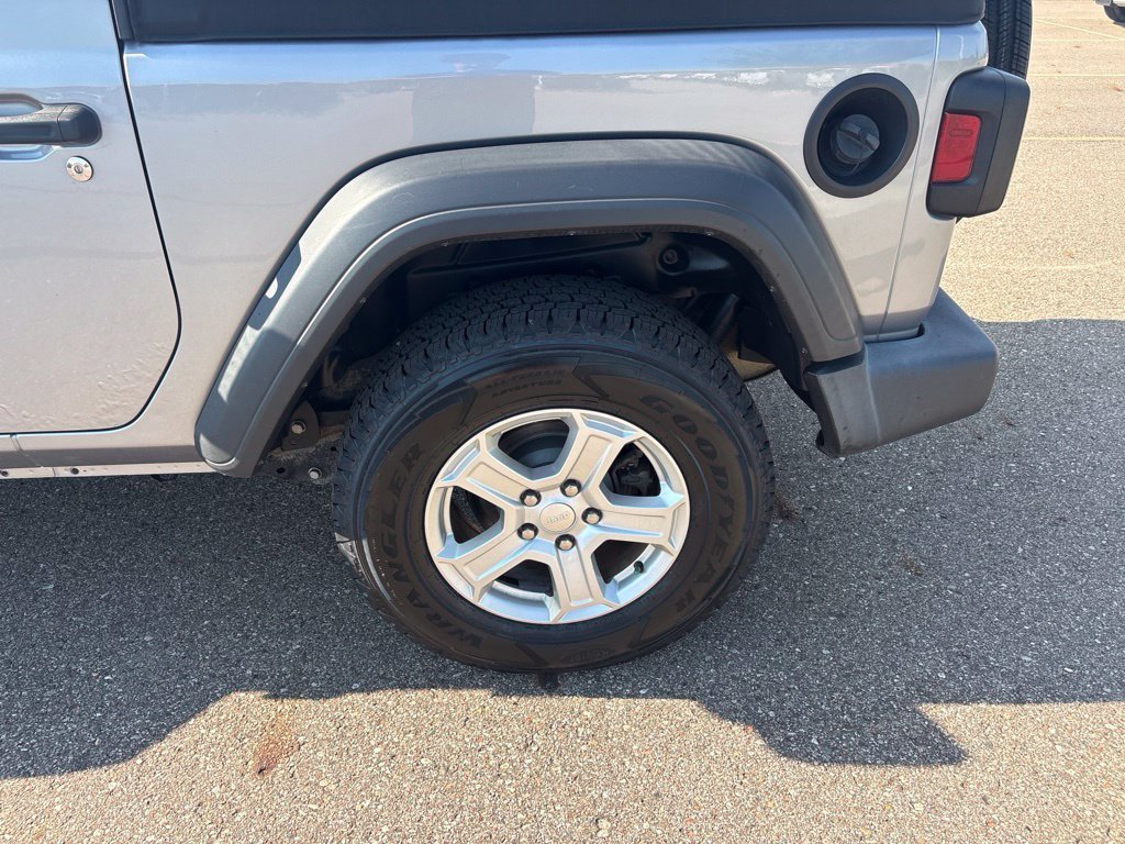 Used 2019 Silver Jeep Sport S image 25