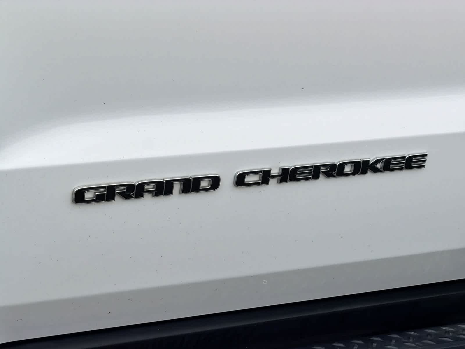 Used 2020 Bright White Clearcoat Jeep Limited image 13