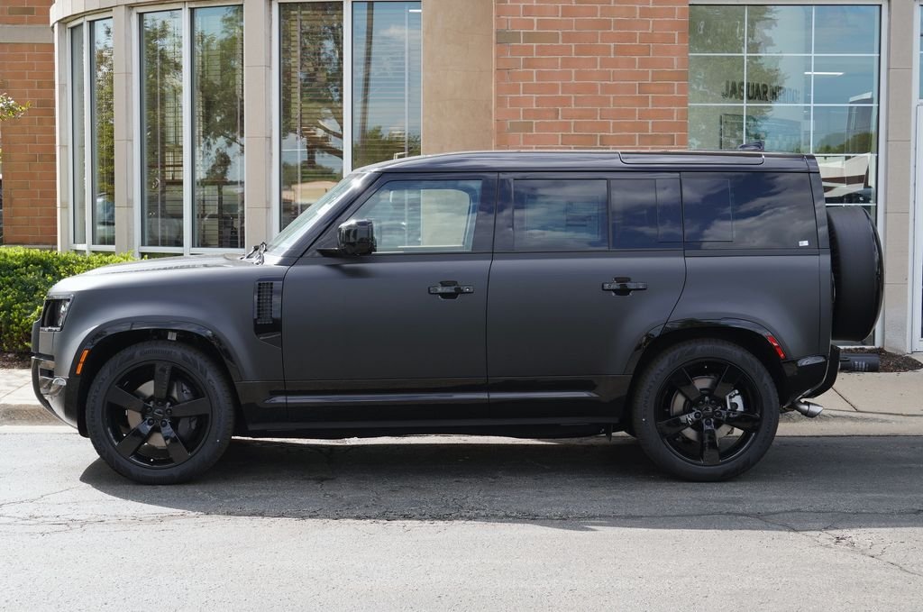 New 2026 Santorini Black Land Rover X-Dynamic SE image 2