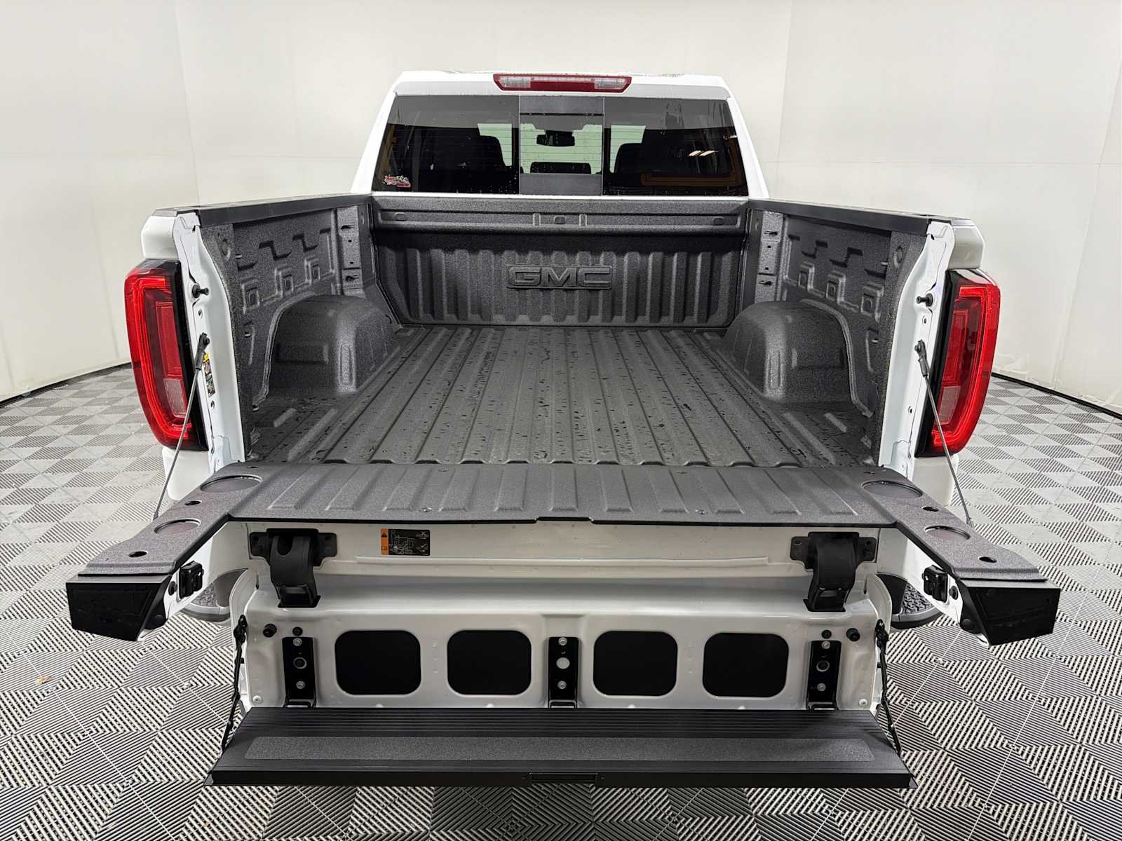 2026 GMC Sierra 1500 SLT - Photo 16