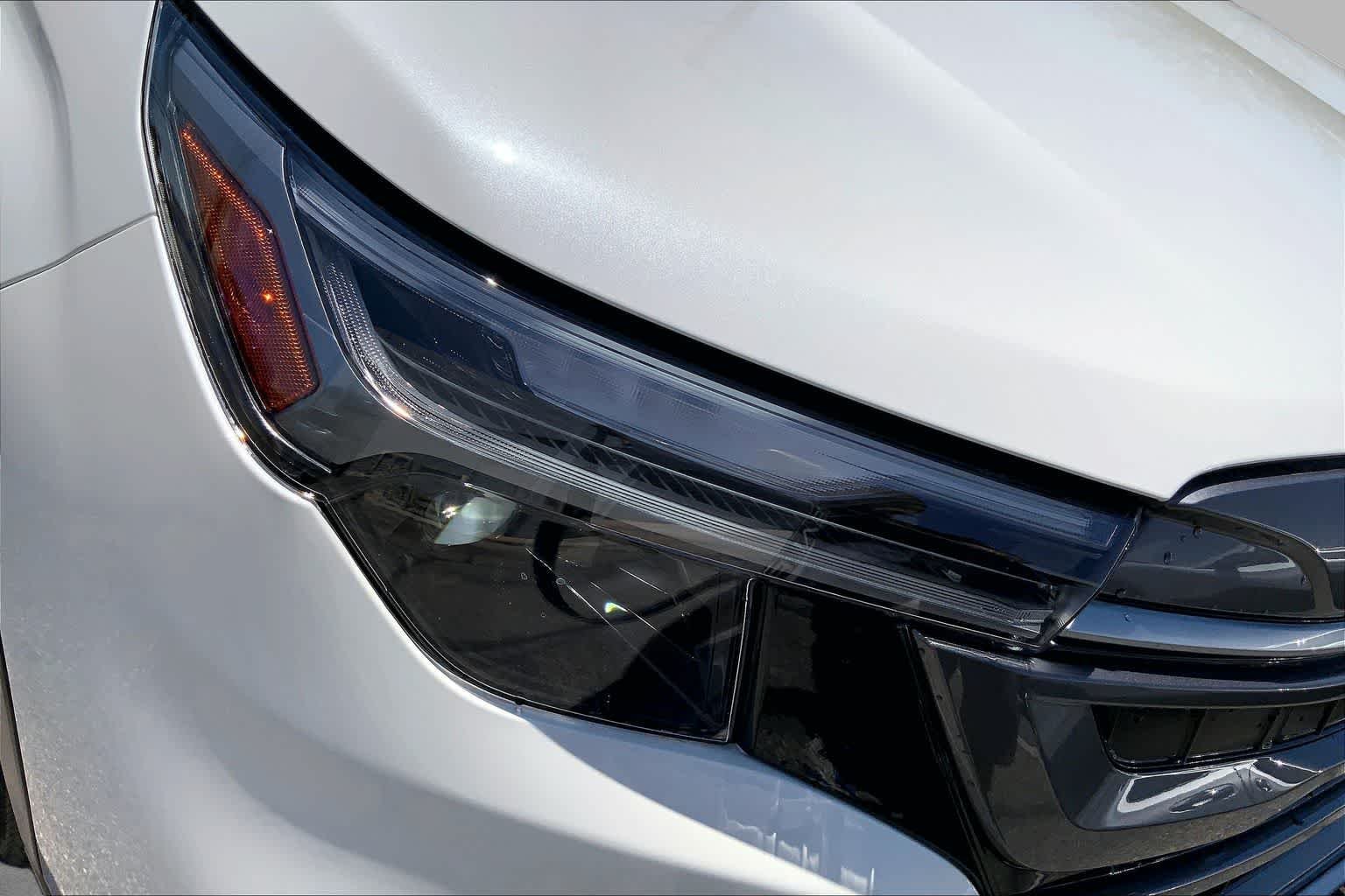 New 2026 CRYSTAL WHITE PEARL Subaru Limited Hybrid image 13