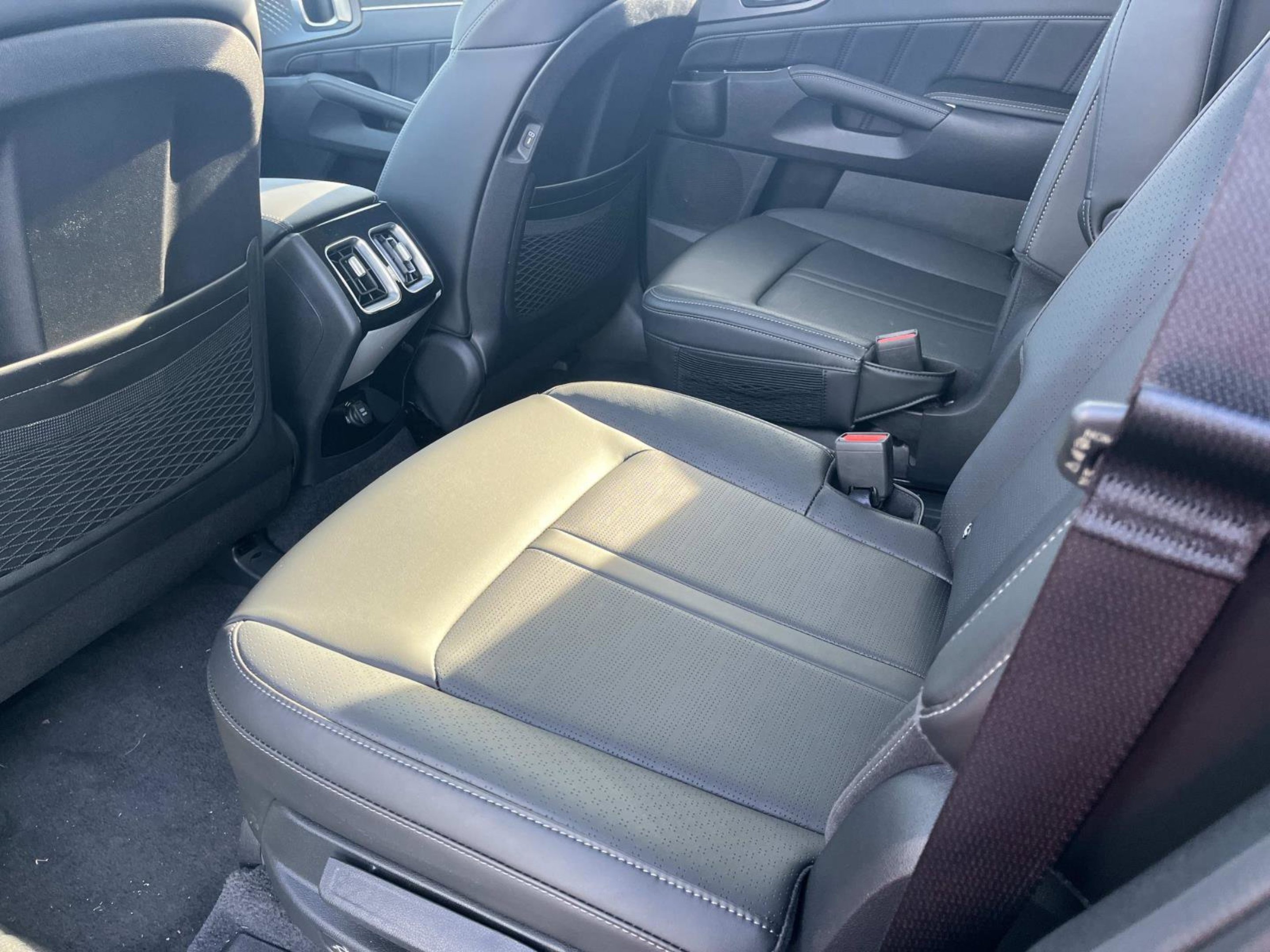 2025 Kia Sorento SX - Photo 21