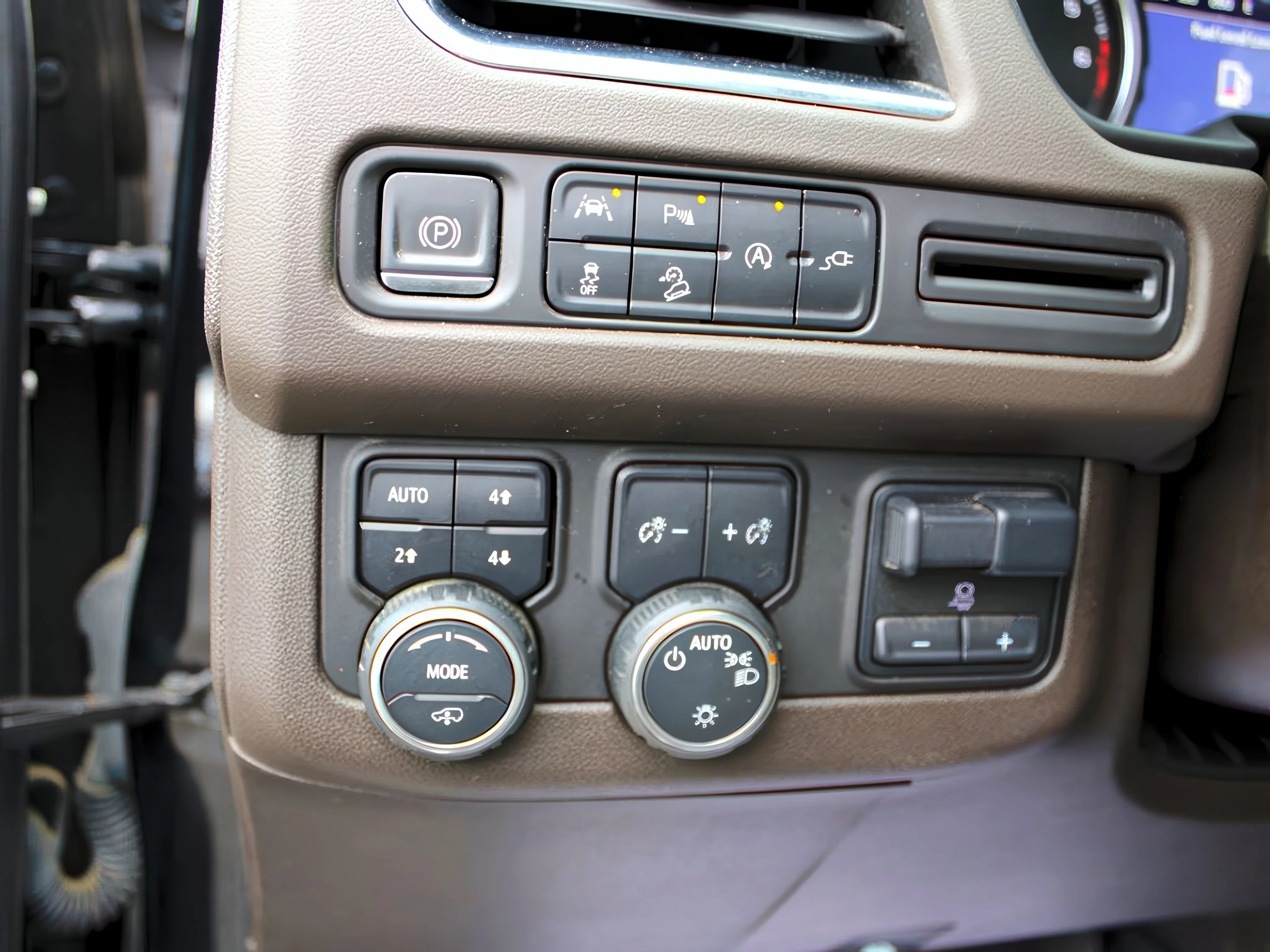 2021 Chevrolet Suburban Z71 - Photo 15