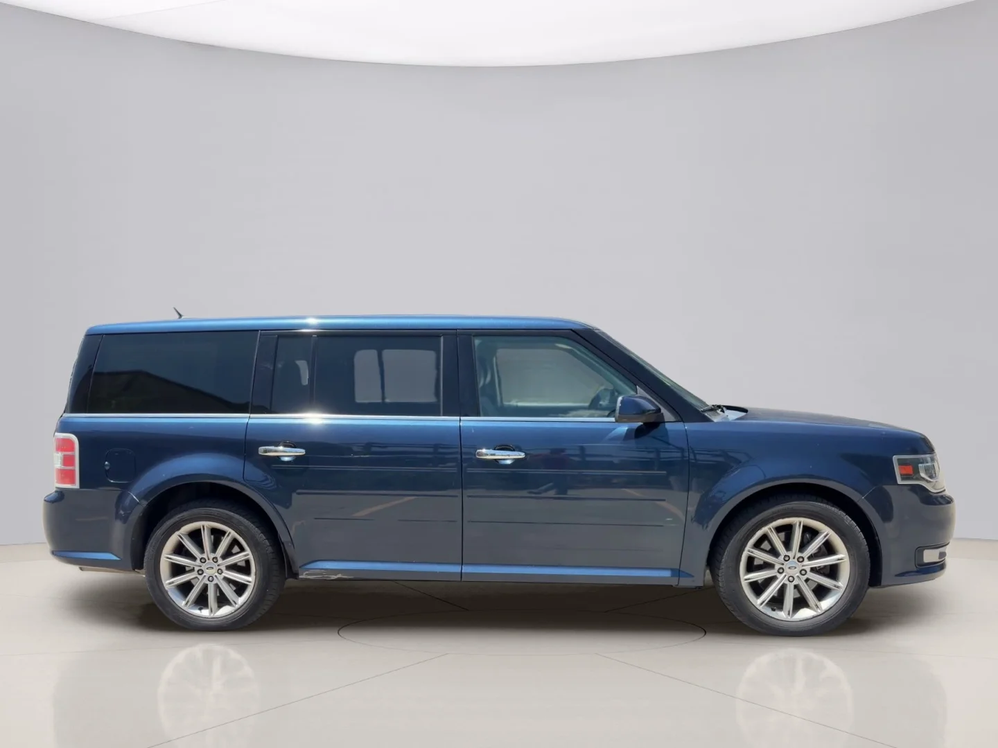 Used 2017 Blue Ford LIMITED image 6