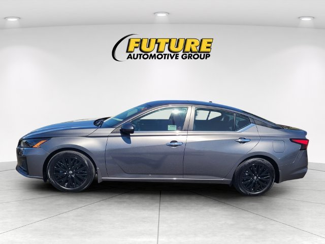 Used 2025 Gray Nissan 2.5 SV image 6