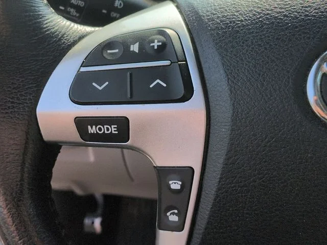 Used 2013 Gray Toyota SE image 18
