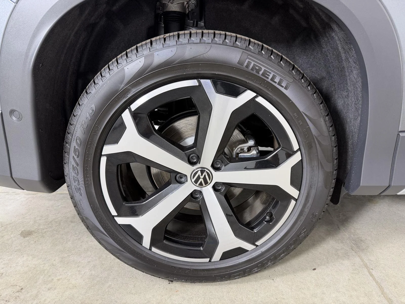 New 2026 Platinum Gray Metallic Volkswagen SE image 18