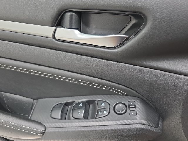 Used 2019 Blue Nissan 2.5 SV image 28