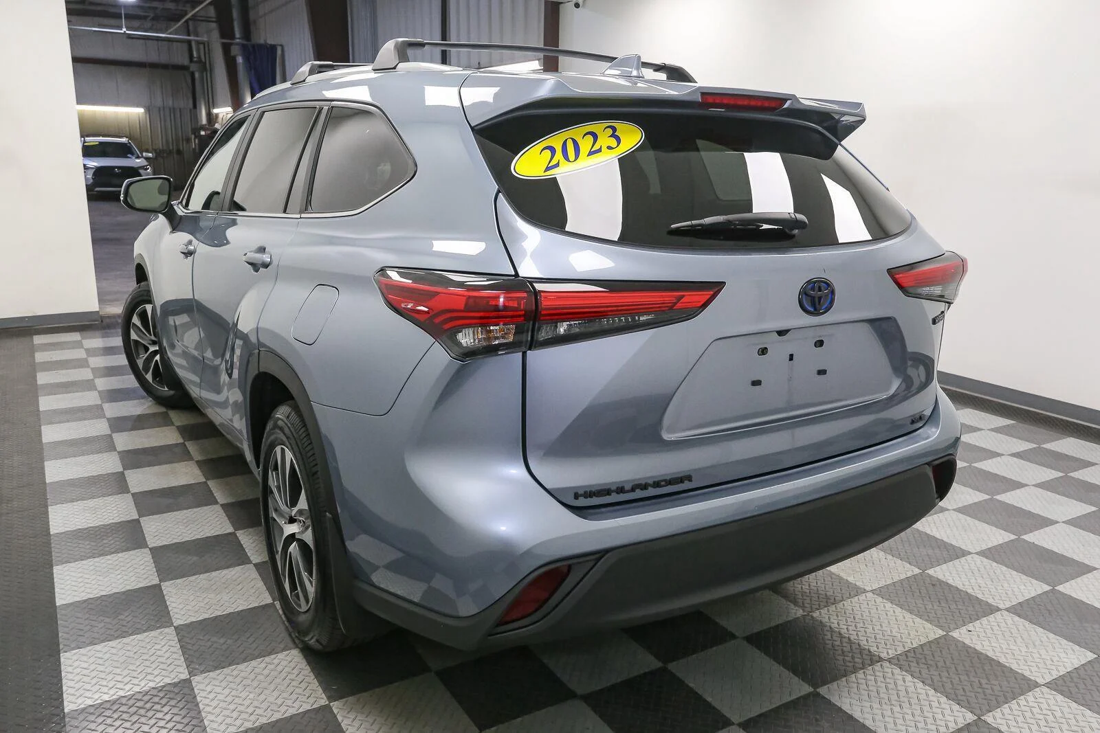 Used 2023 Moon Dust Toyota XLE image 9