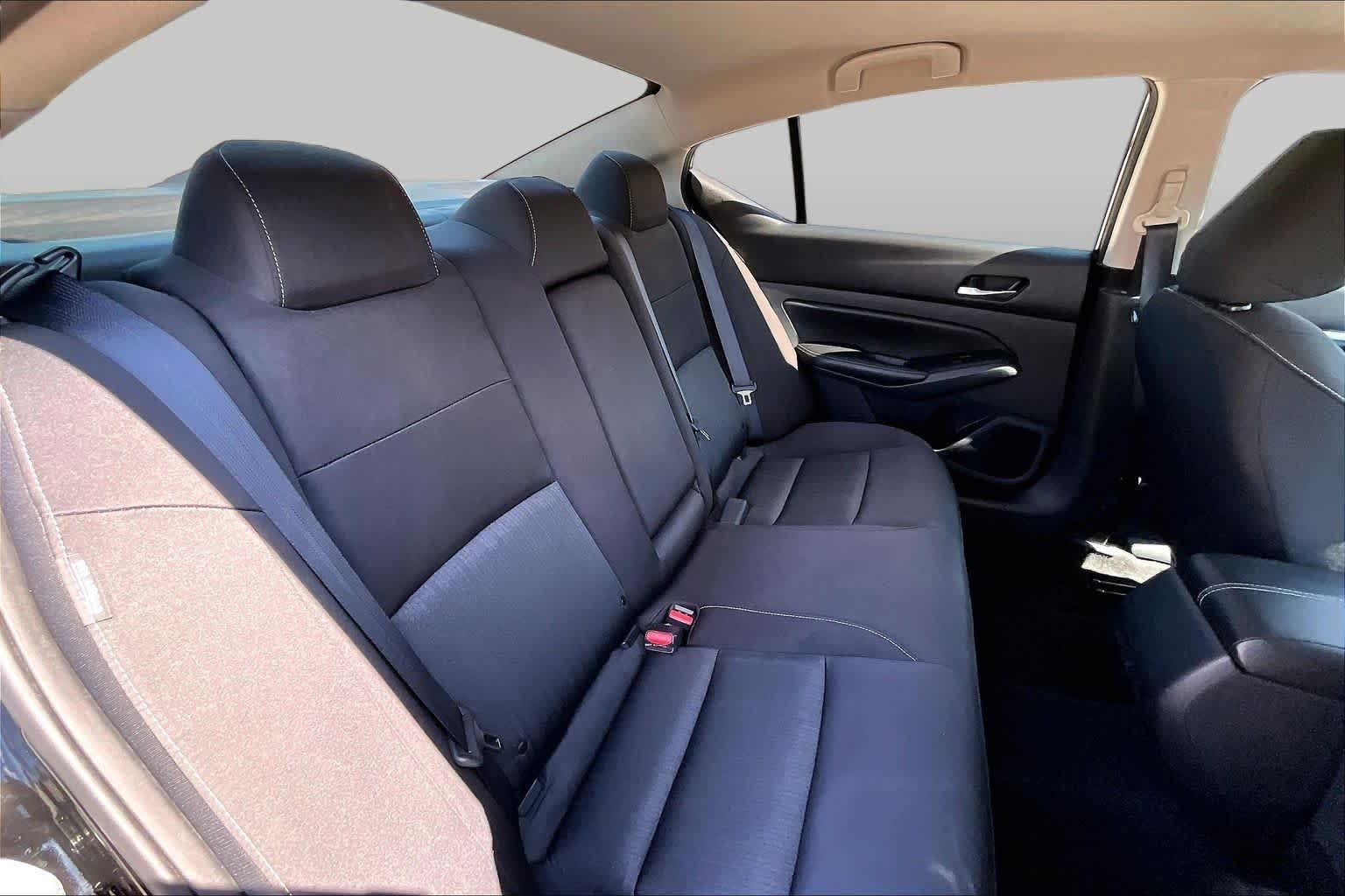 Used 2022 Super Black Nissan 2.5 SV image 18