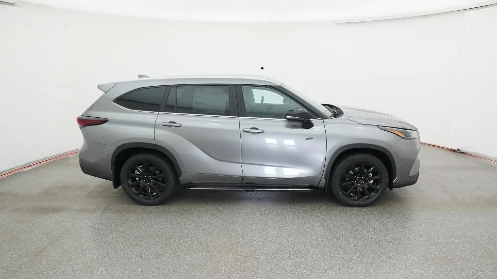 New 2026 Heavy Metal Toyota XLE image 14