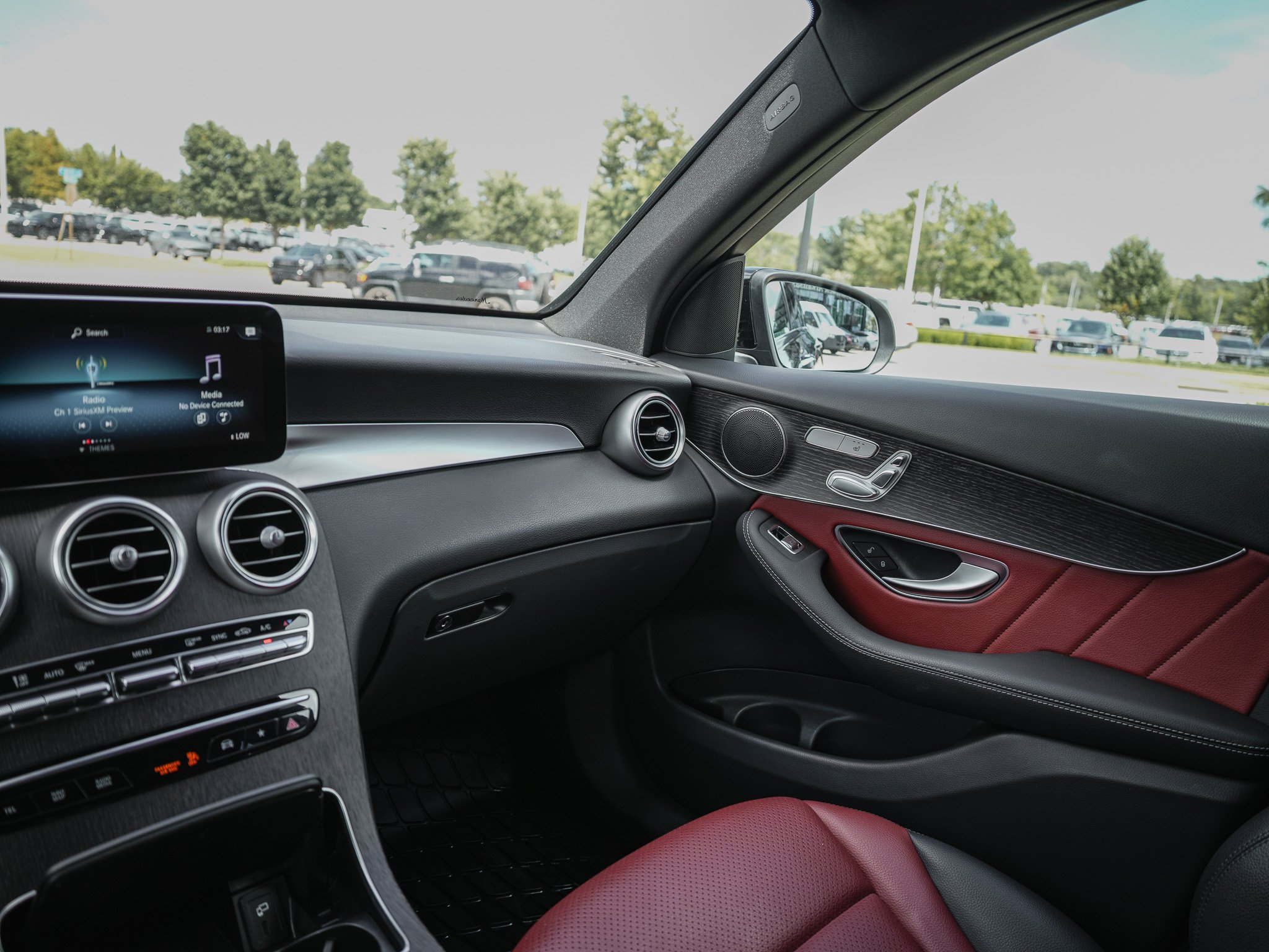 Used 2022 Graphite Gray Metallic Mercedes-Benz GLC 300 image 26