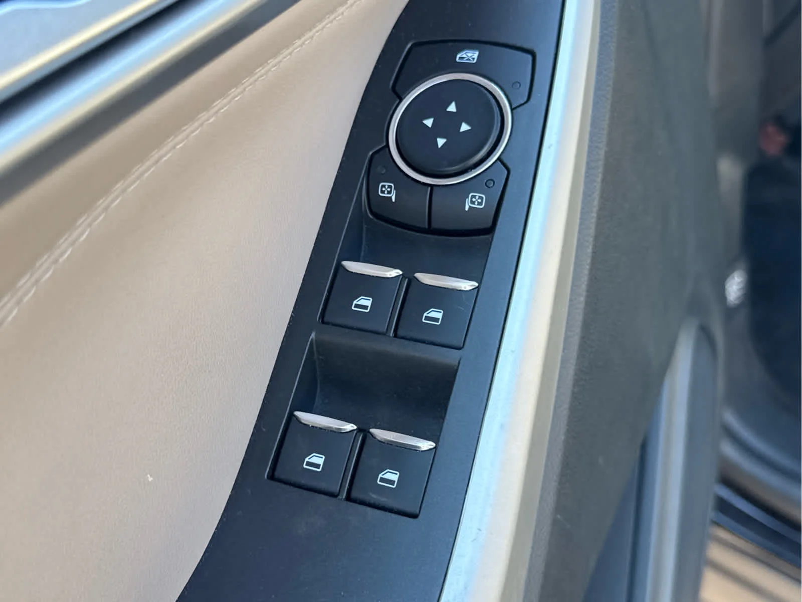 Used 2023 Agate Black Metallic Ford XLT image 9