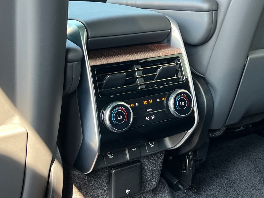 Used 2025 Gold Land Rover SE image 27