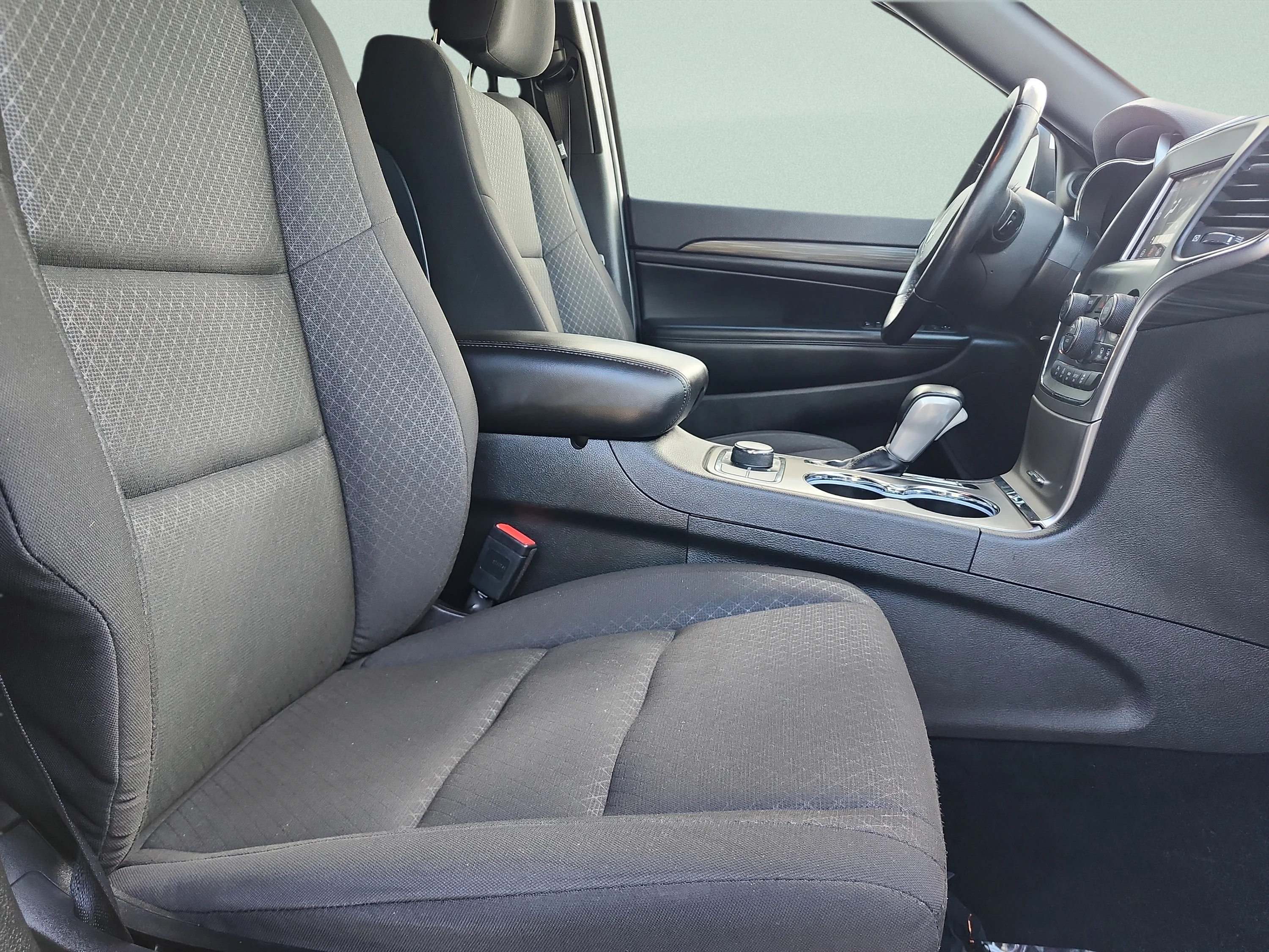 Used 2021 Billet Silver Metallic Clearcoat Jeep Laredo E image 20