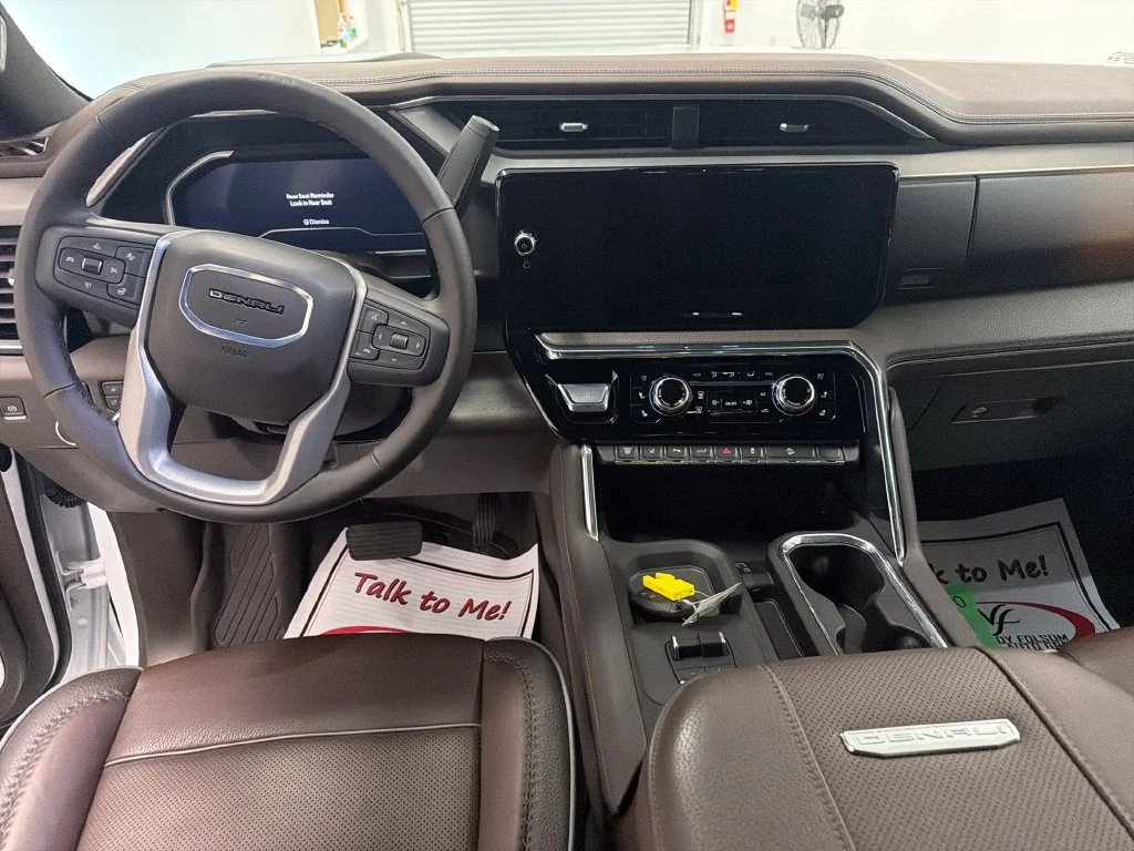 Used 2025 White GMC Denali image 17