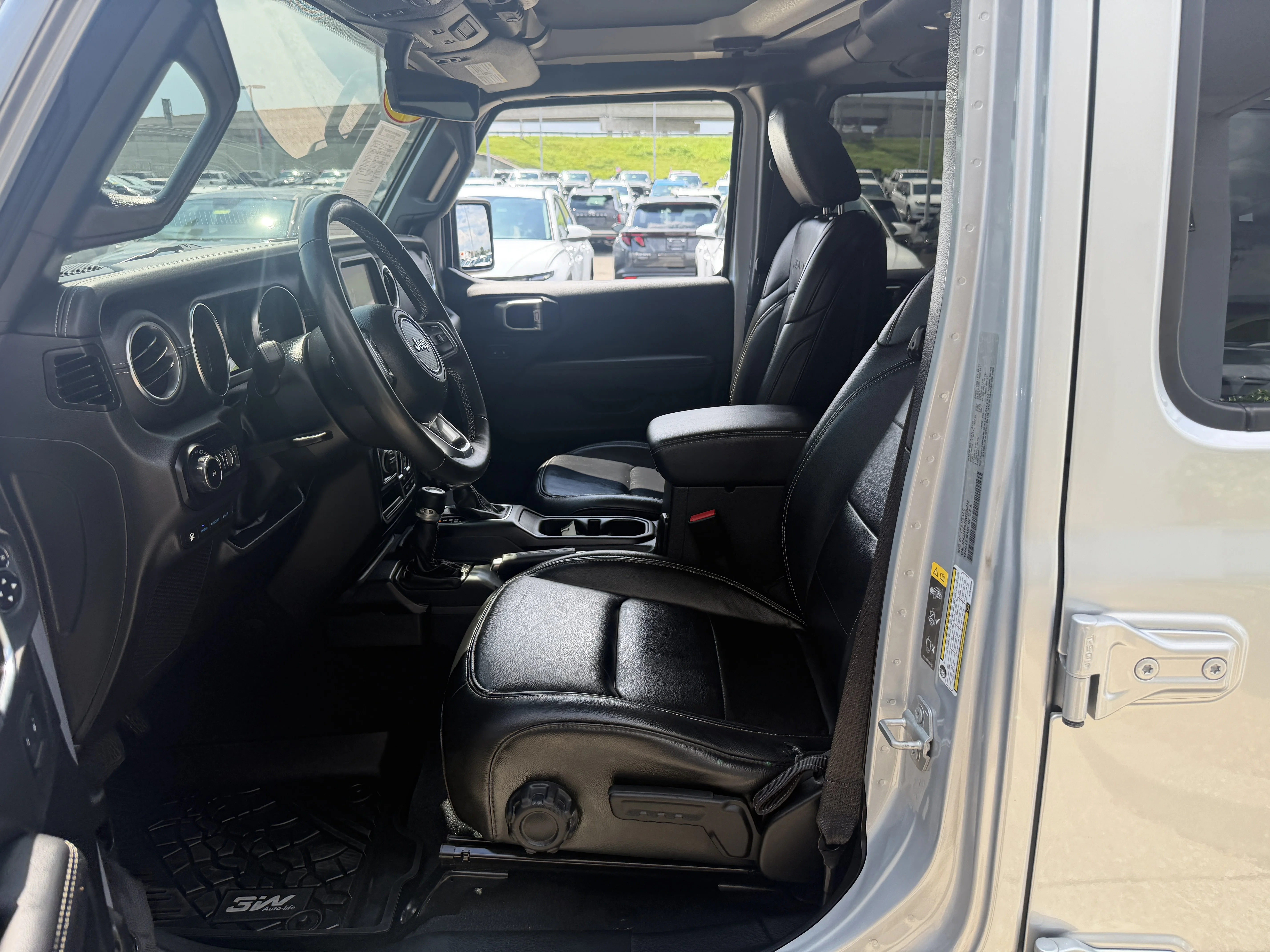 Used 2022 Silver Zynith Clearcoat Jeep Unlimited Sahara image 38