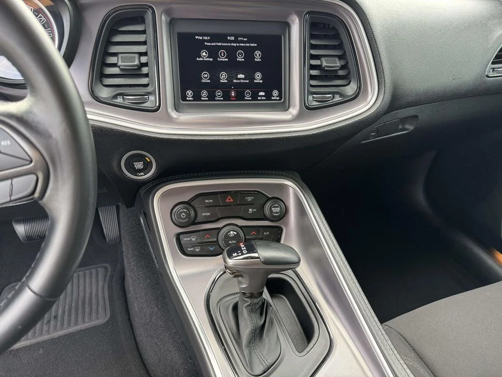 Used 2019 Red Dodge SXT image 3