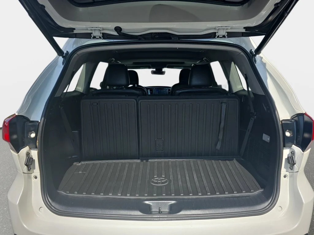 Used 2019 White Toyota SE image 13