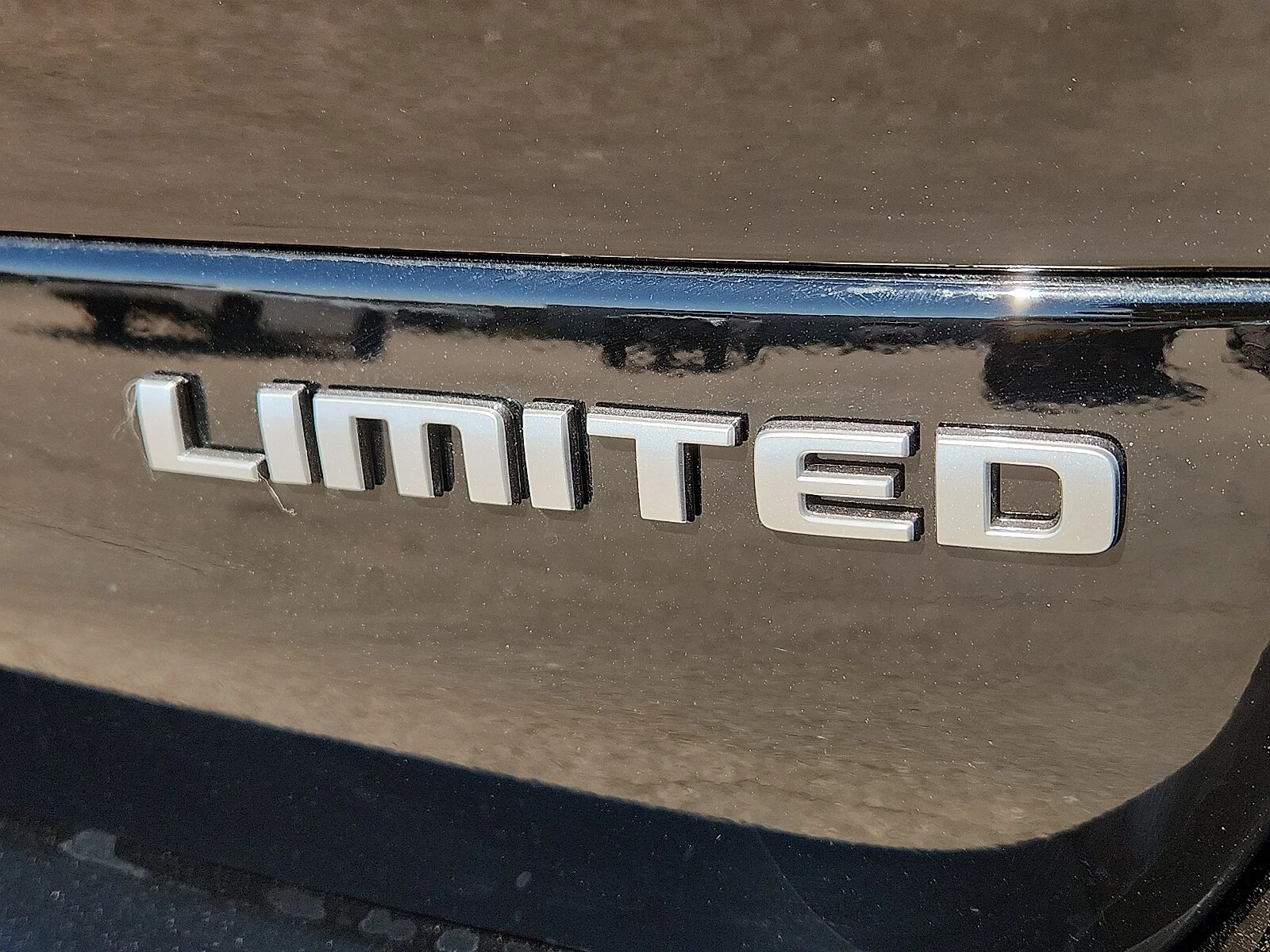 New 2027 High-Gloss Black Paint Jeep L LIMITED 4X4 image 9