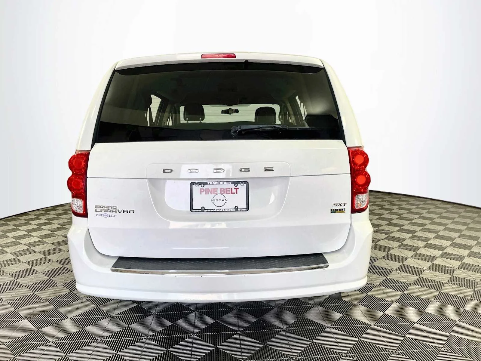 Used 2014 Bright White Clearcoat Dodge SXT image 5