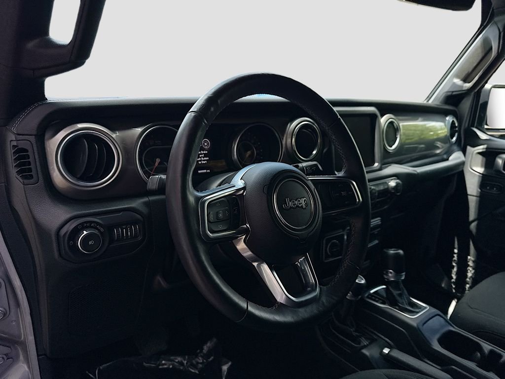 Used 2018 Silver Jeep Unlimited Sahara image 9