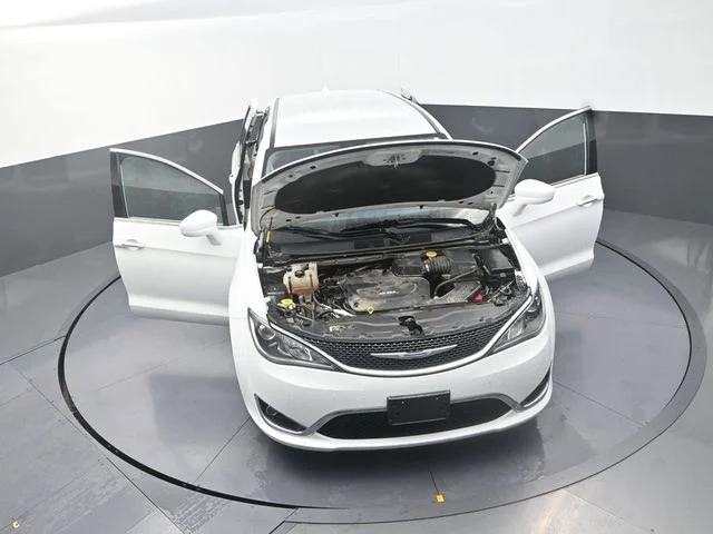 Used 2018 White Chrysler Touring Plus image 38