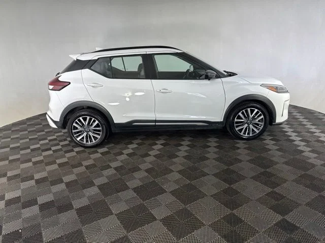 Used 2024 White Nissan SR image 4