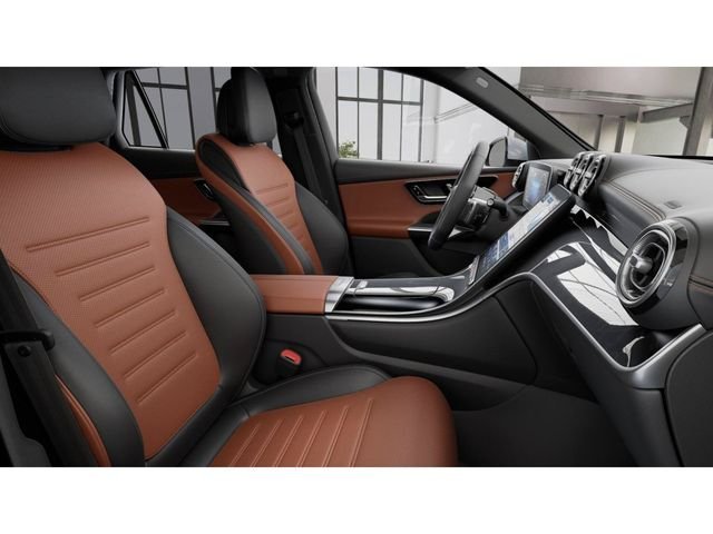 New 2026 MANUFAKTUR Moonlight White Metallic Mercedes-Benz GLC 300 image 4