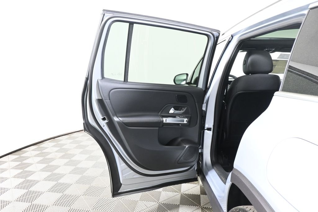 New 2026 Cirrus Silver Metallic Mercedes-Benz GLB 250 image 29