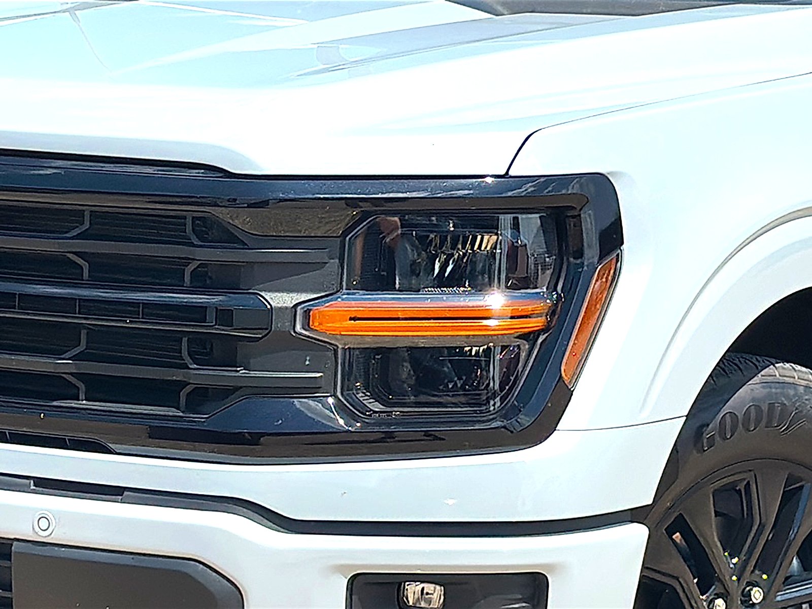 Used 2025 Space White Metallic Ford XLT image 4