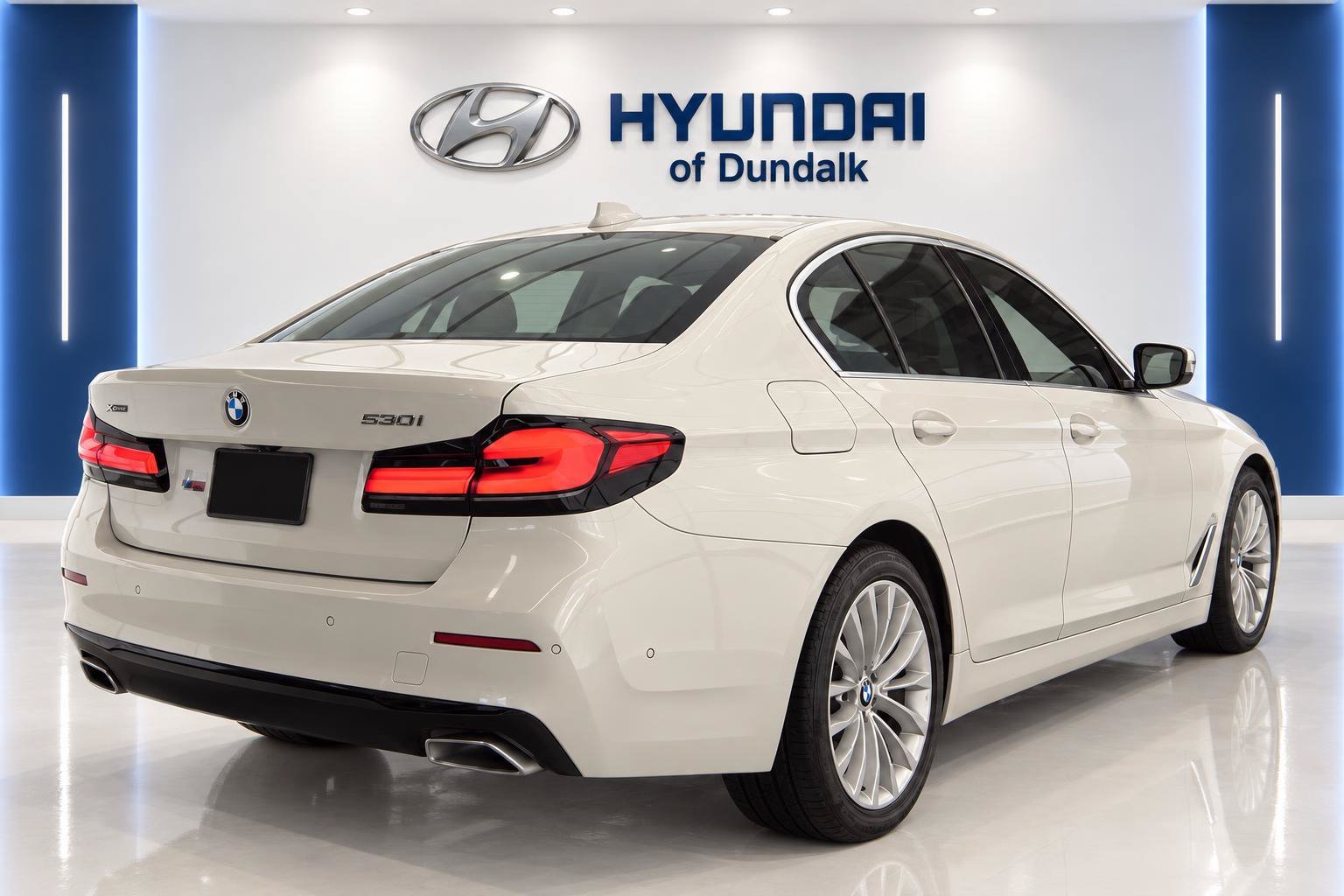 Used 2021 White BMW 530i xDrive image 4