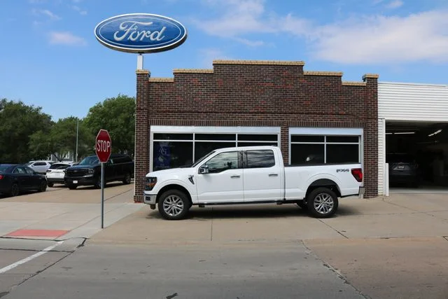 New 2026 Oxford White Ford XLT image 1